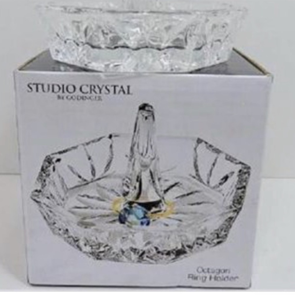 Crystal Ring Holder Brilliant Hand-Cut Pattern Octagon Studio Crystal Facet Cut - Picture 6 of 7